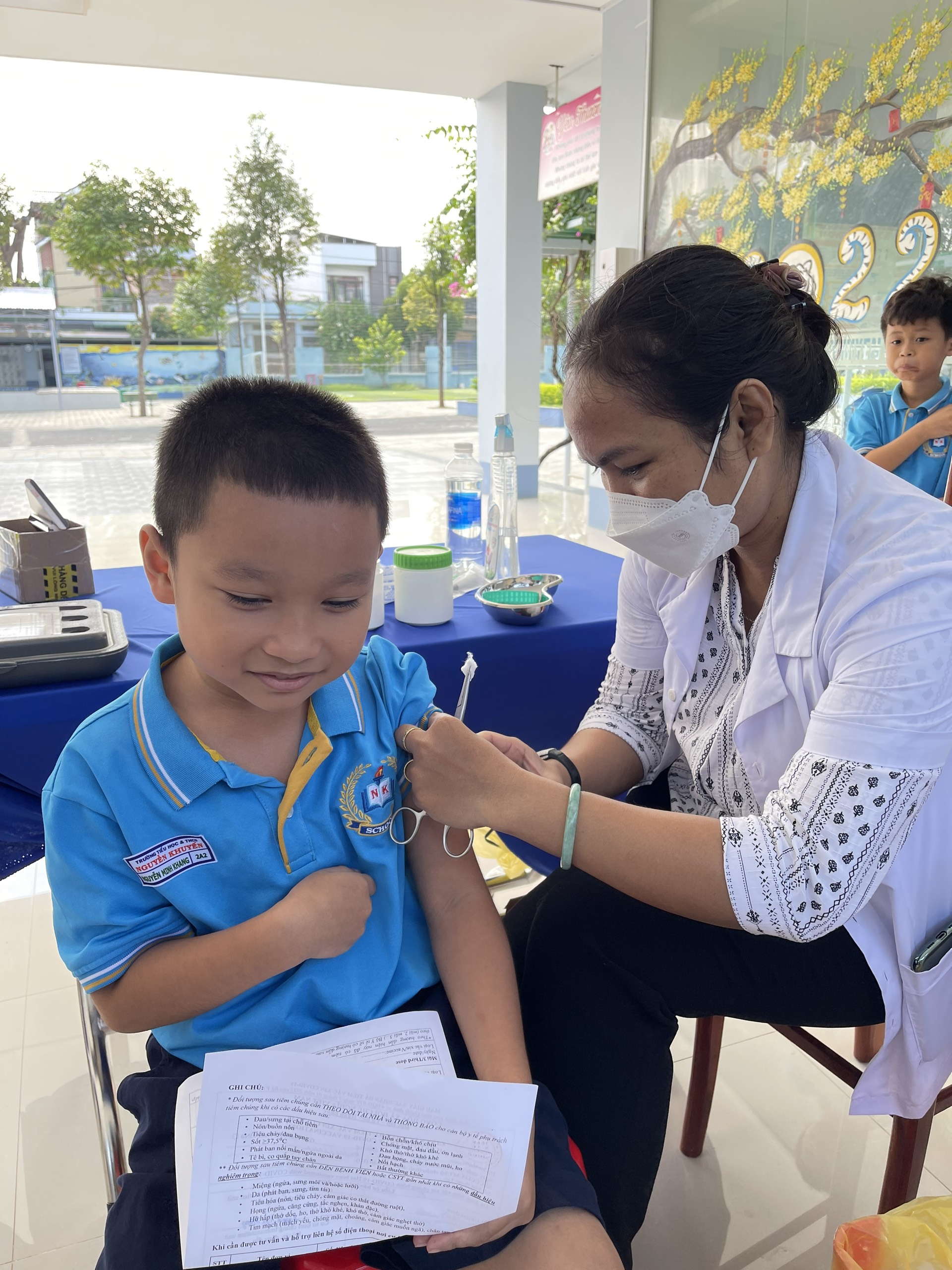 Tiêm vaccin phòng Covid-19 cho học sinh từ 6 đến dưới 18 tuổi đợt 1 năm học 2022-2023.